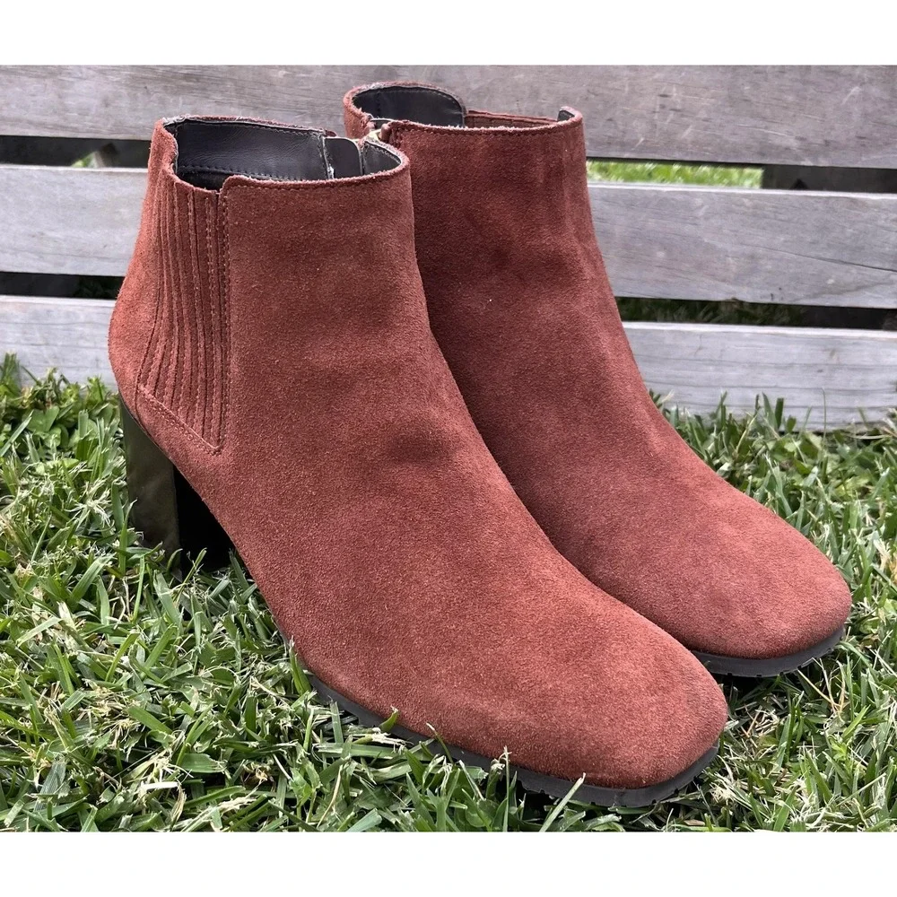 Aquatalia Italy Brown Suede Chelsea Ankle Boots Block Heel‎ Women's 8.5 M